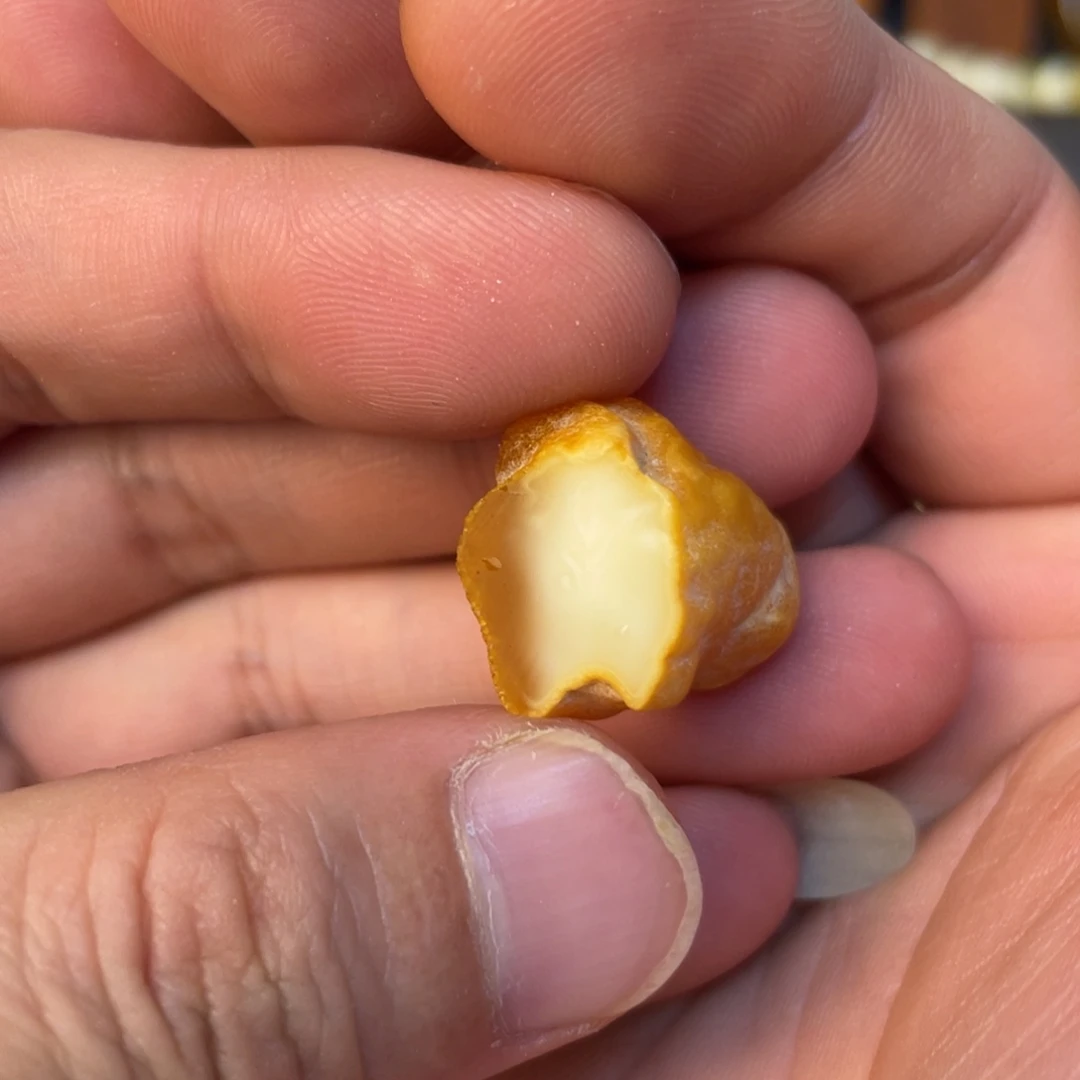 杭***泰定制蜜蜡原石定制