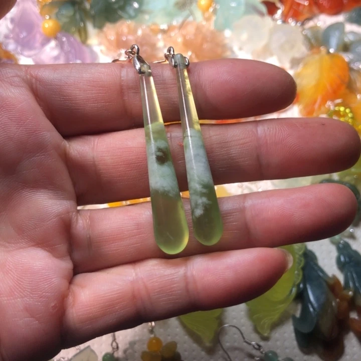 蛇纹石玉未镶嵌耳坠