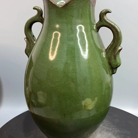 摆件官窑花口瓶造型美观