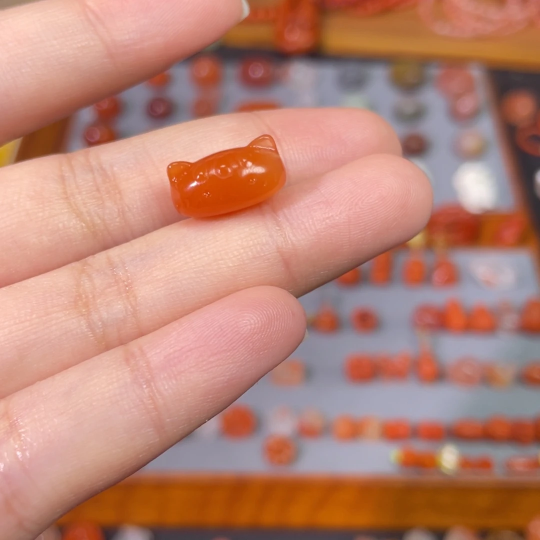 南红玛瑙未镶嵌法棍猫左右孔
