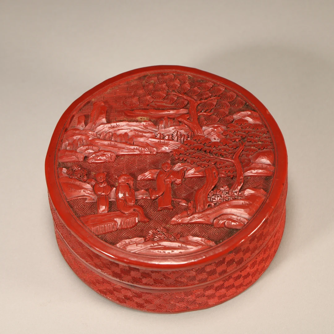 Lot14民国 木胎大漆雕松下人物盖盒