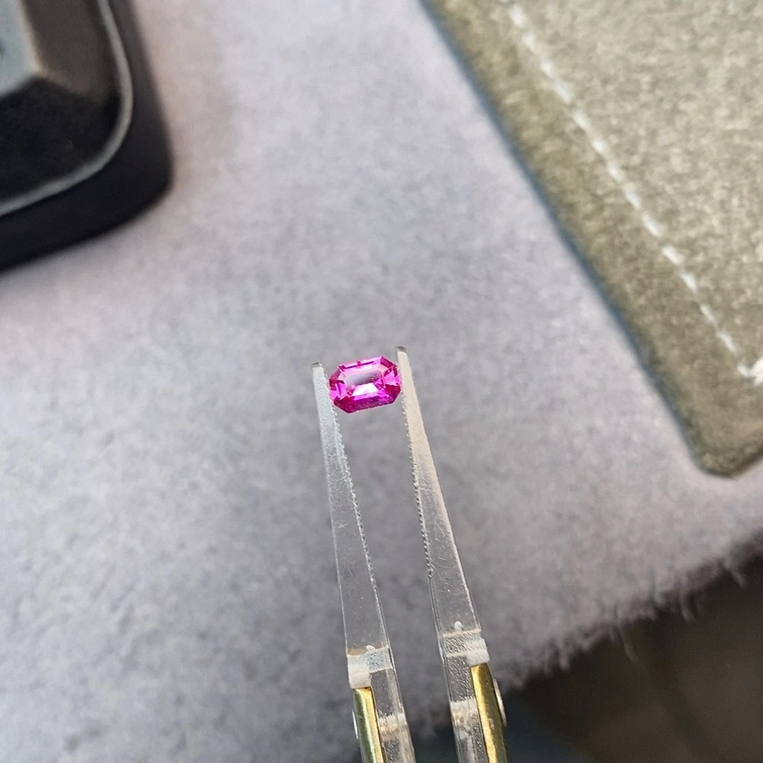 彩色蓝宝石裸石0.45ct 无烧超级热粉粉蓝宝