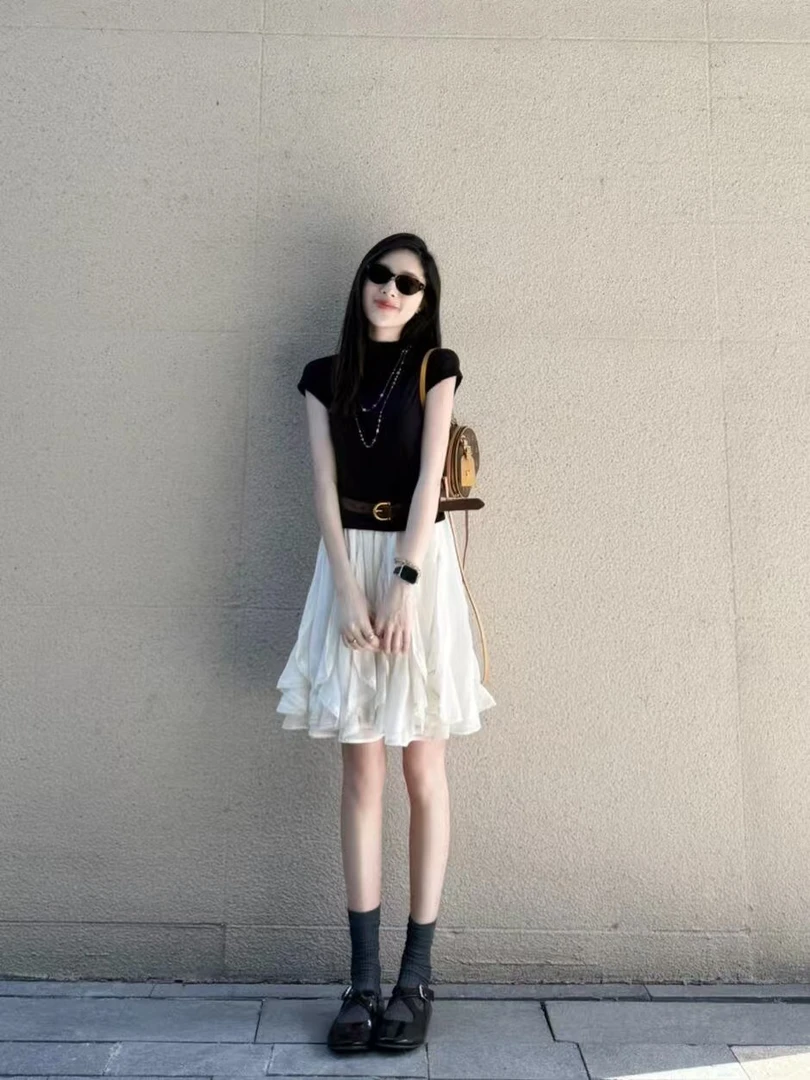 2025春夏新款韩系简约高级感黑色短袖上衣高腰气质不规则半身裙