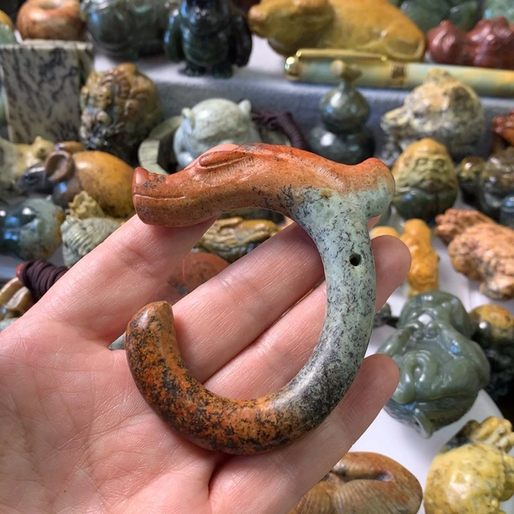 未镶嵌岫岩河磨玉（透闪石质玉）把件