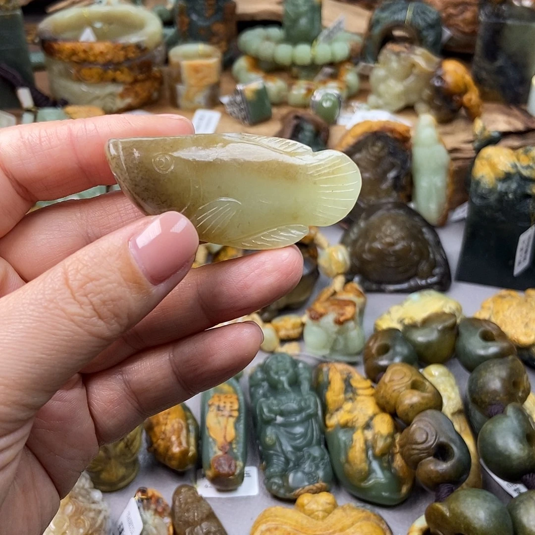 岫岩老玉（透闪石质玉）未镶嵌珠宝奇石