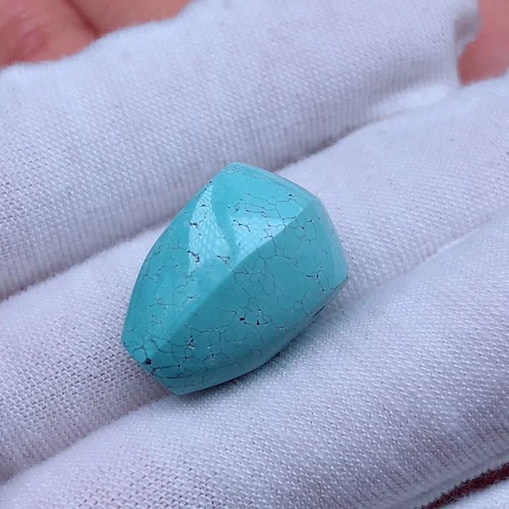 绿松石颈饰未镶嵌