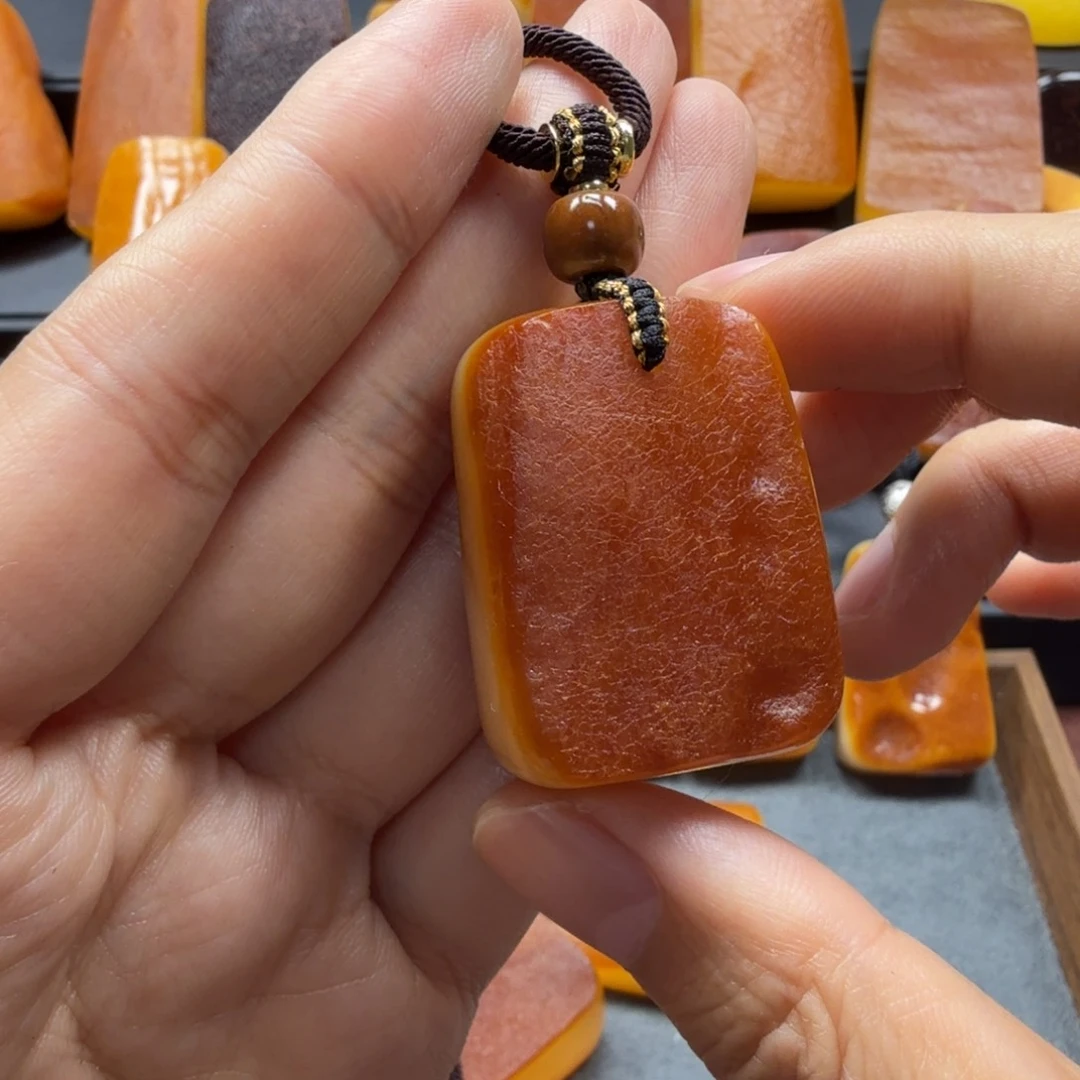 未镶嵌吊坠(赠链)琥珀