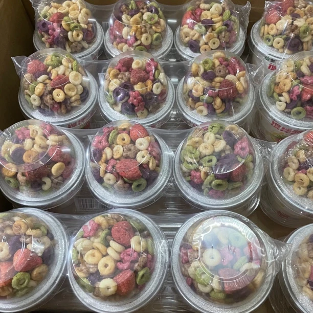 品牌搅拌酪乳酸奶杯草莓味