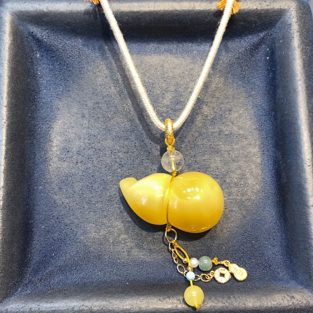 琥珀未镶嵌颈饰蜜蜡