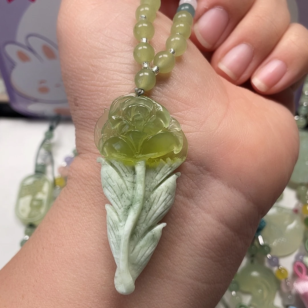蛇纹石玉未镶嵌颈饰