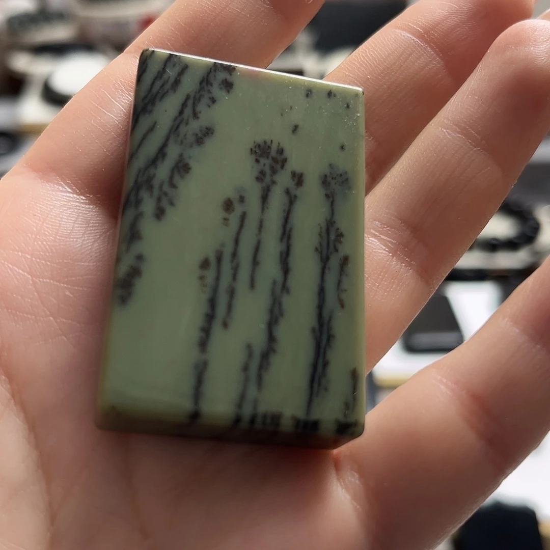 和田玉未镶嵌颈饰草花