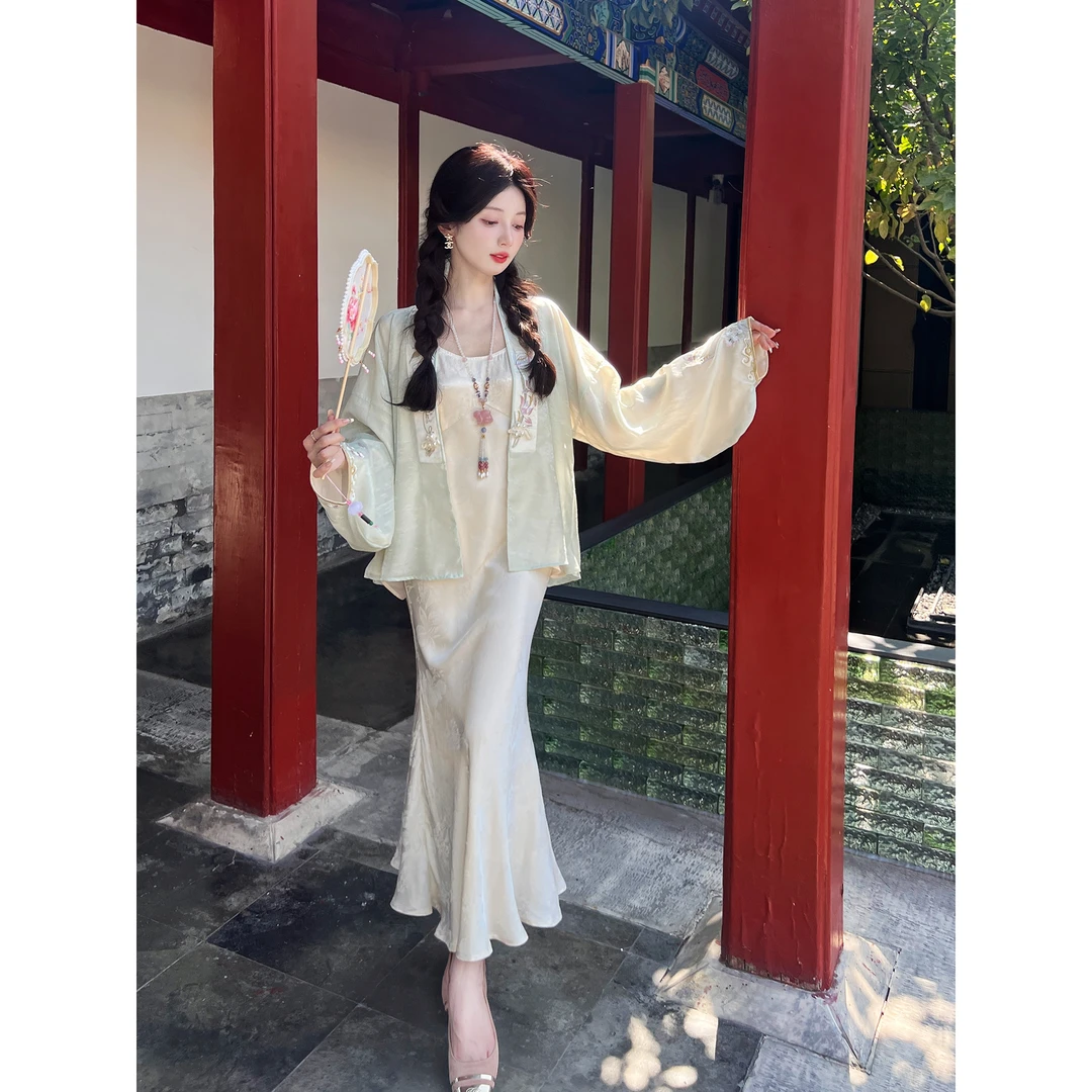 GA盈瓷中式国风刺绣领短外套新款超好看小个子时尚外套 24FW0013
