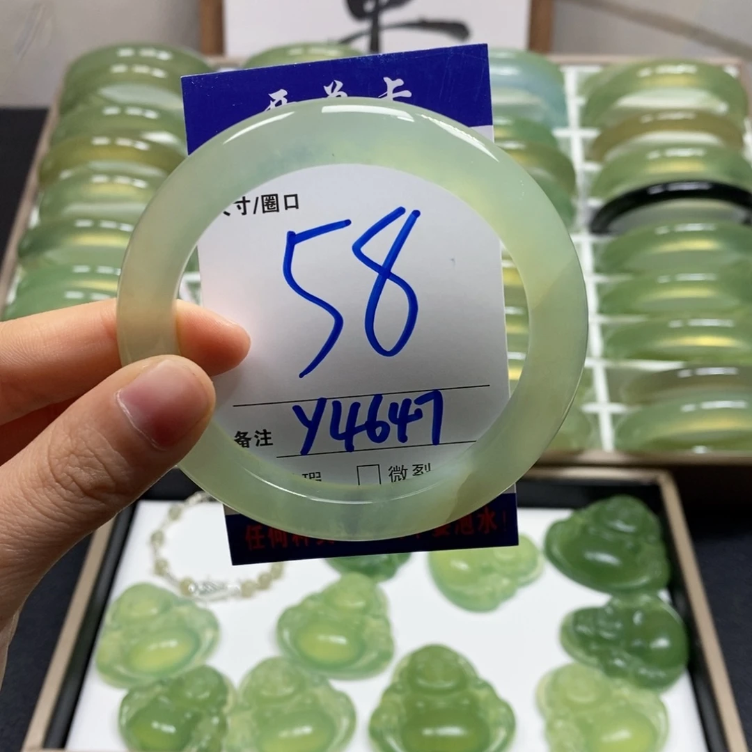 蛇纹石玉手镯未镶嵌