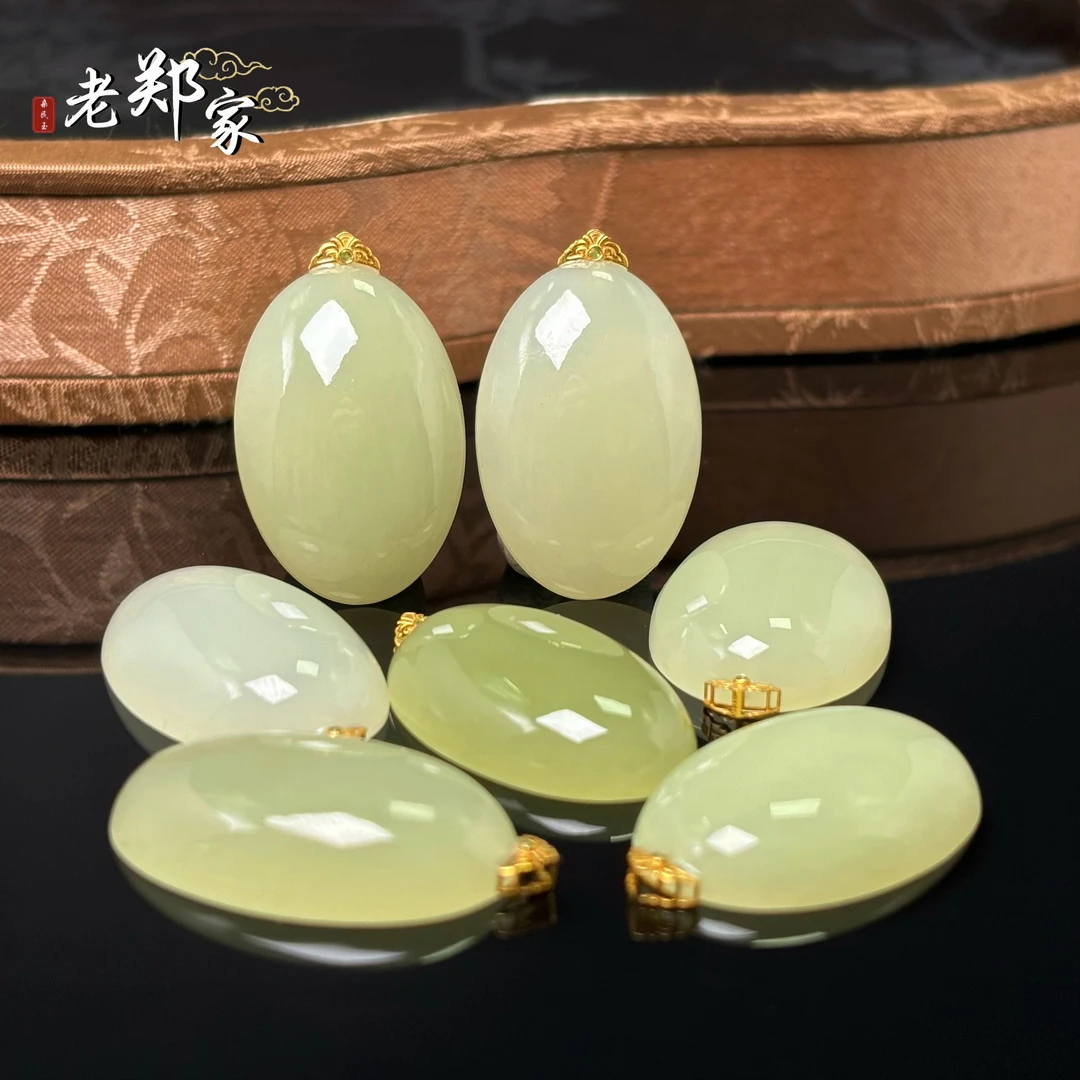 【老郑家】18K金镶和田玉蛋面吊坠 3169多样性发一件 约29*20*6mm