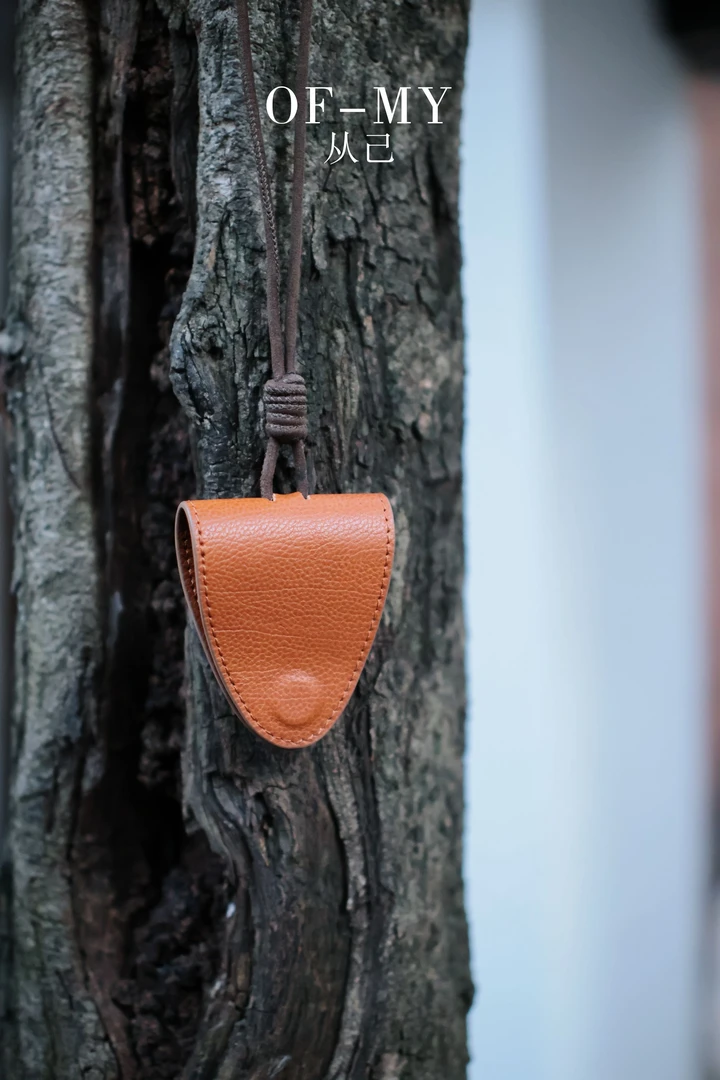 挂脖磁吸真皮眼镜百搭小众夹挂绳时尚眼镜挂链配饰链子牛皮眼镜链