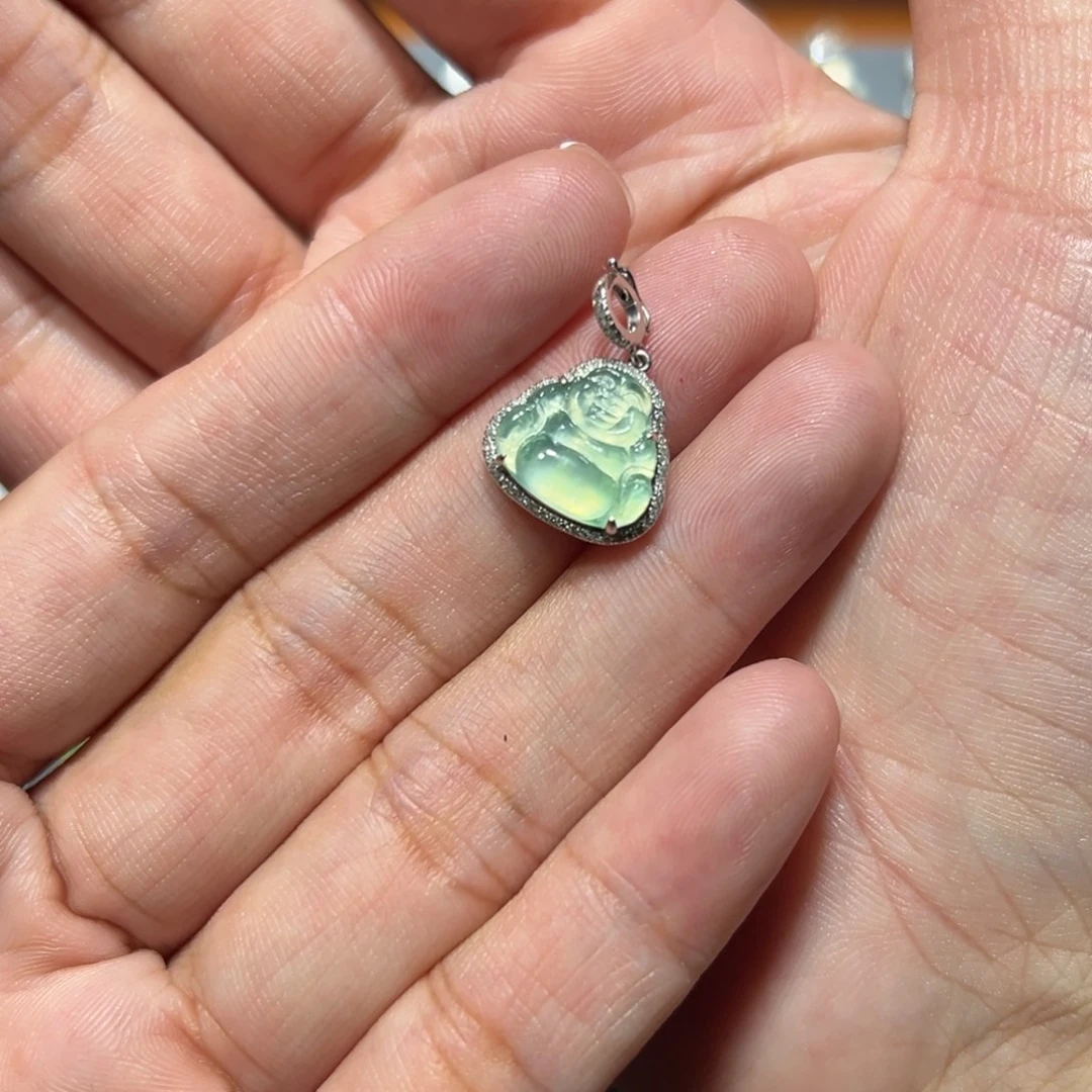 颈饰18K金镶嵌翡翠