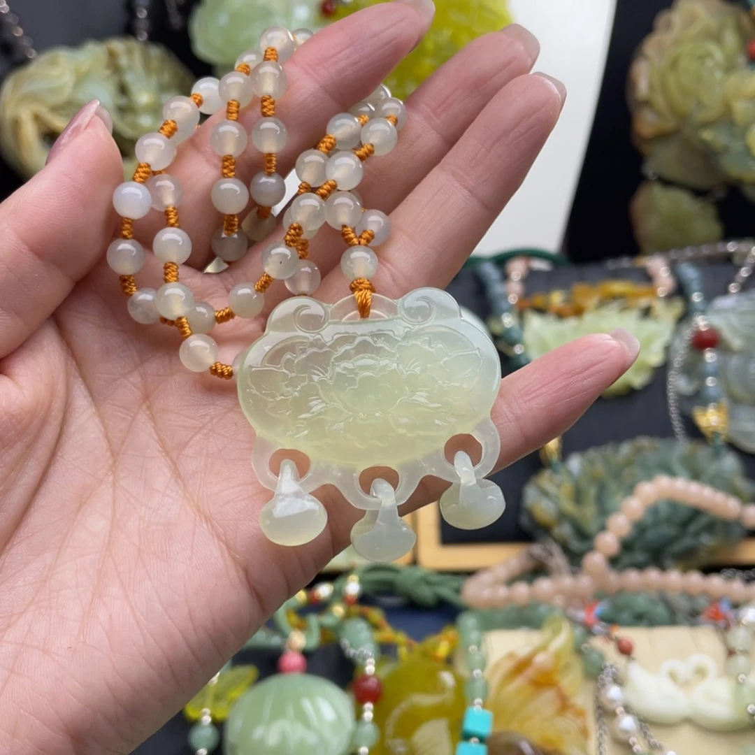 蛇纹石玉未镶嵌颈饰优****?