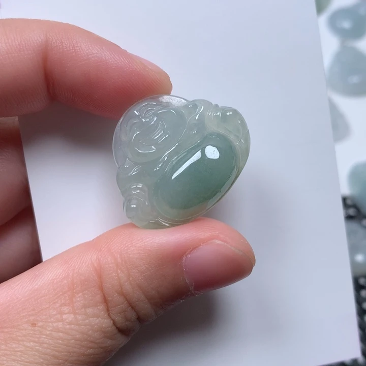 翡翠未镶嵌颈饰佛公