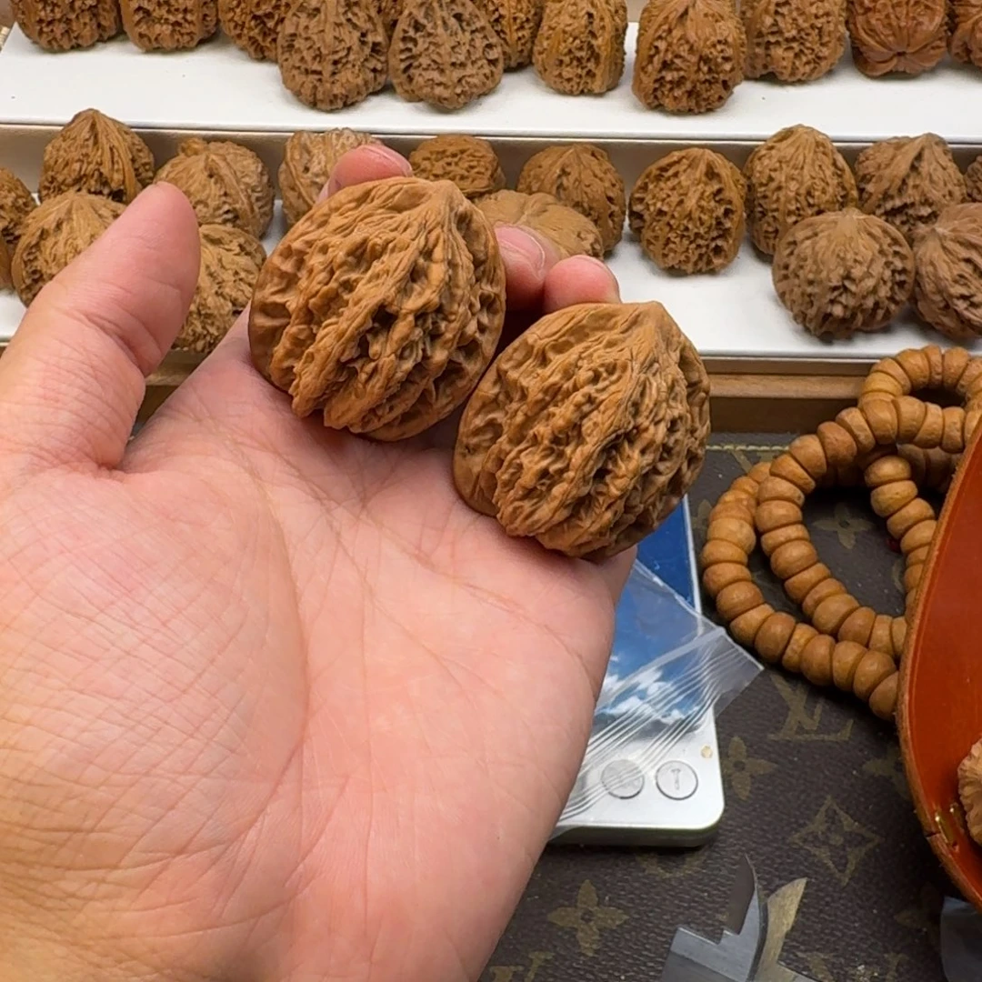 陈***鑫文玩核桃吊坠虎头