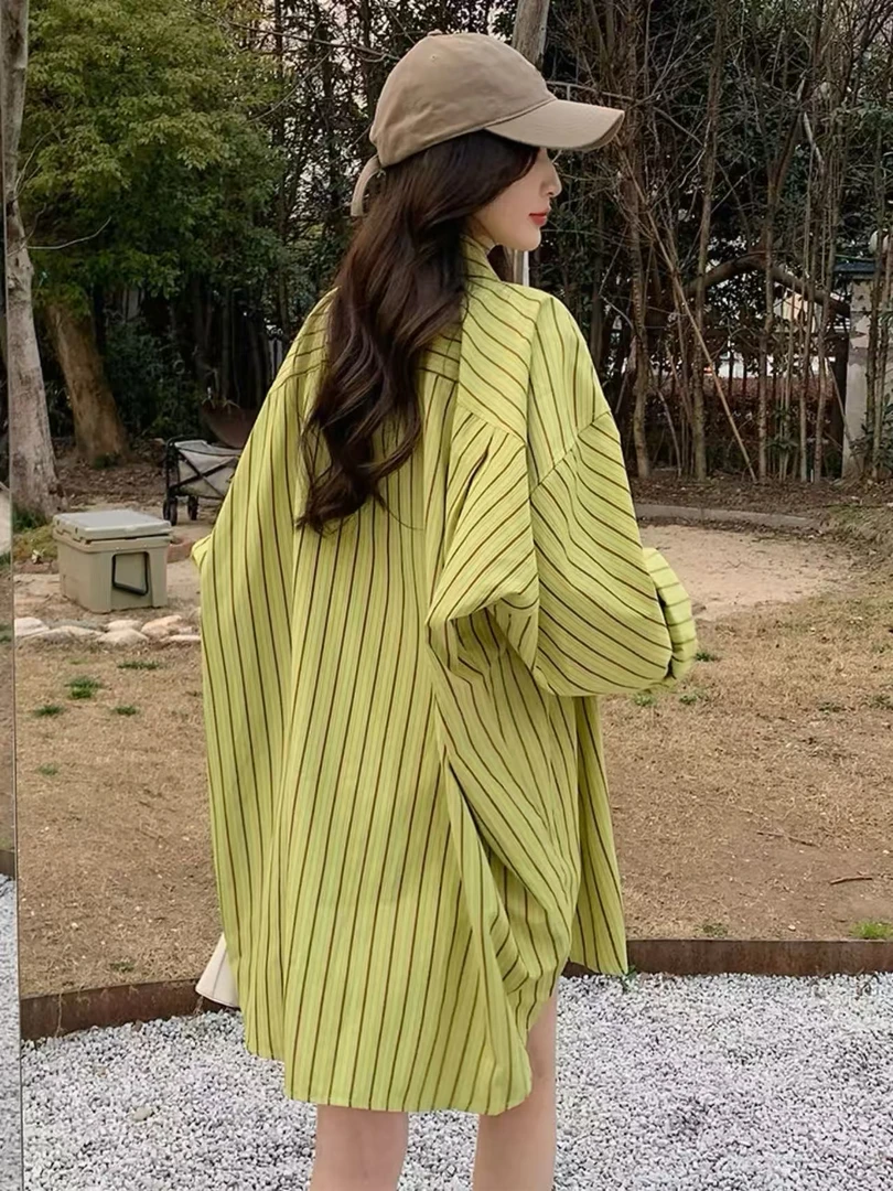 字母白色防晒罩衣