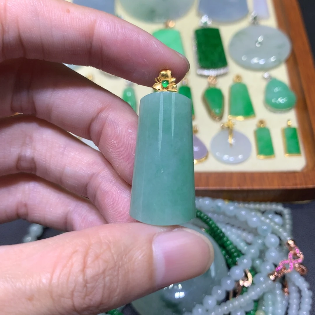 翡翠18K金镶嵌吊坠(不含链)