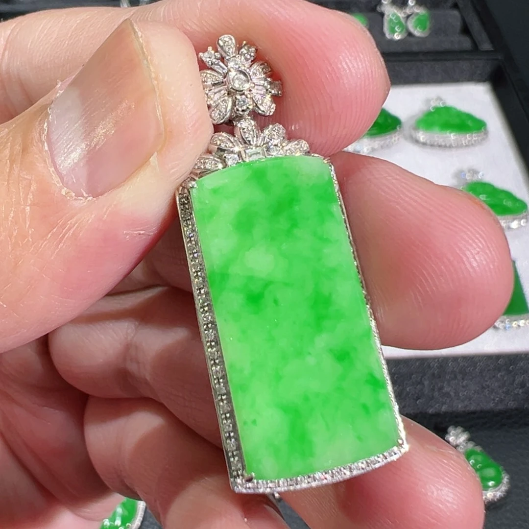 【闪购商品】翡翠吊坠(不含链)18K金镶嵌