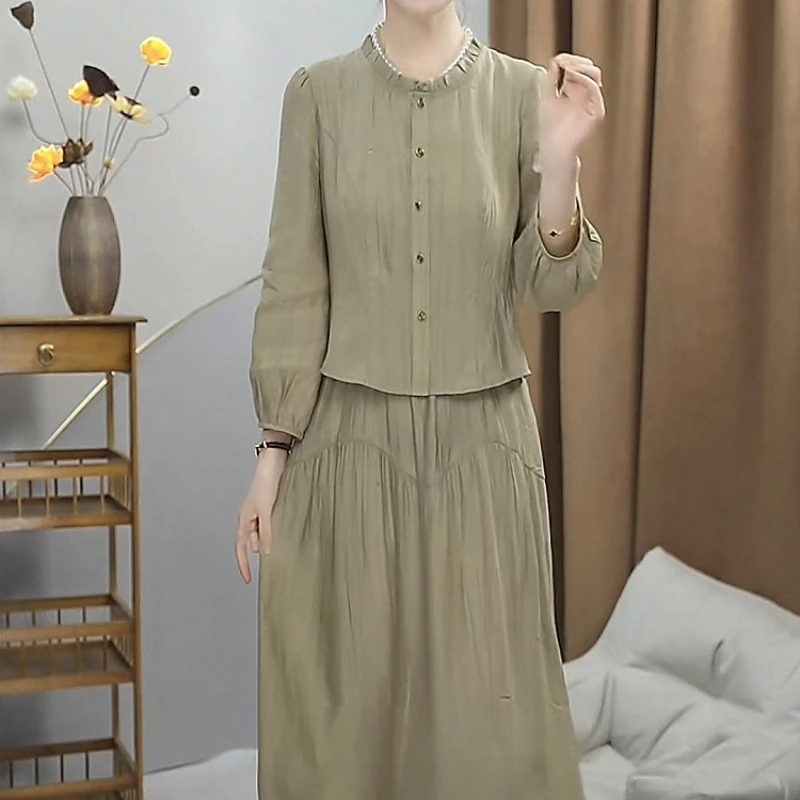 2025春装新款时尚气质花边圆领单排扣修身收腰显瘦假两件连衣裙