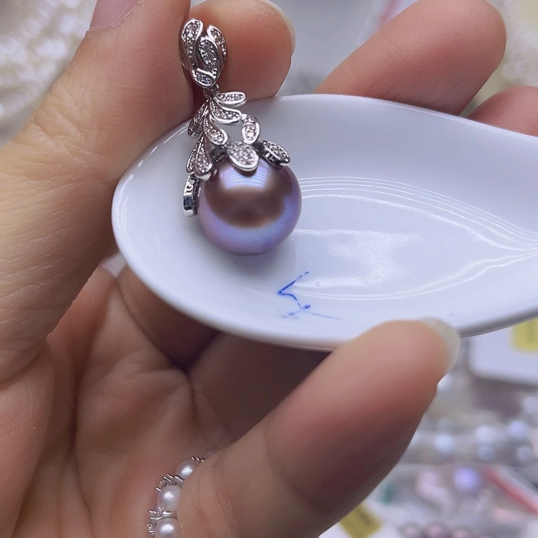 吊坠或者耳钉淡水珍珠未镶嵌