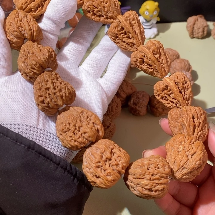 文玩核桃手串……12