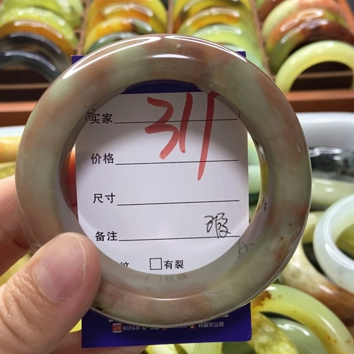伊***莲未镶嵌蛇纹石玉手镯