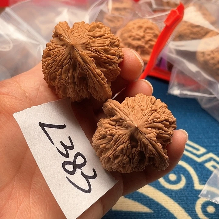 文玩核桃把件虎头