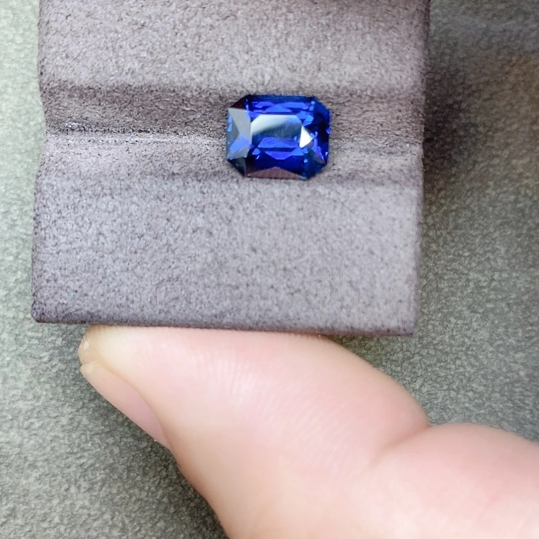 蓝宝石裸石未镶嵌2.68ct皇家蓝