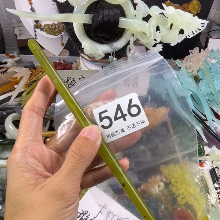 未镶嵌岫玉发饰且**吟