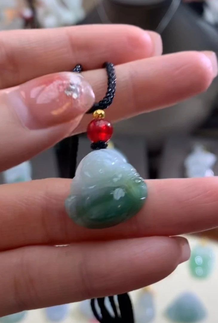 天然A货翡翠吊坠