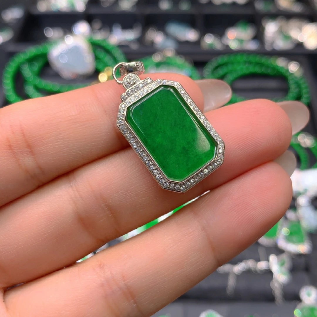 翡翠耳饰未镶嵌天然