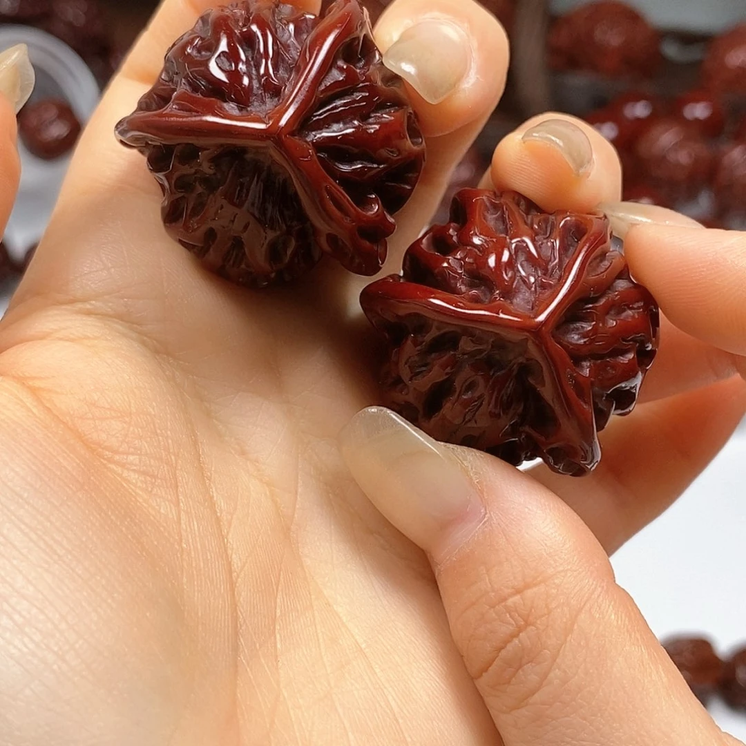 吊坠橄榄核企**了三愣