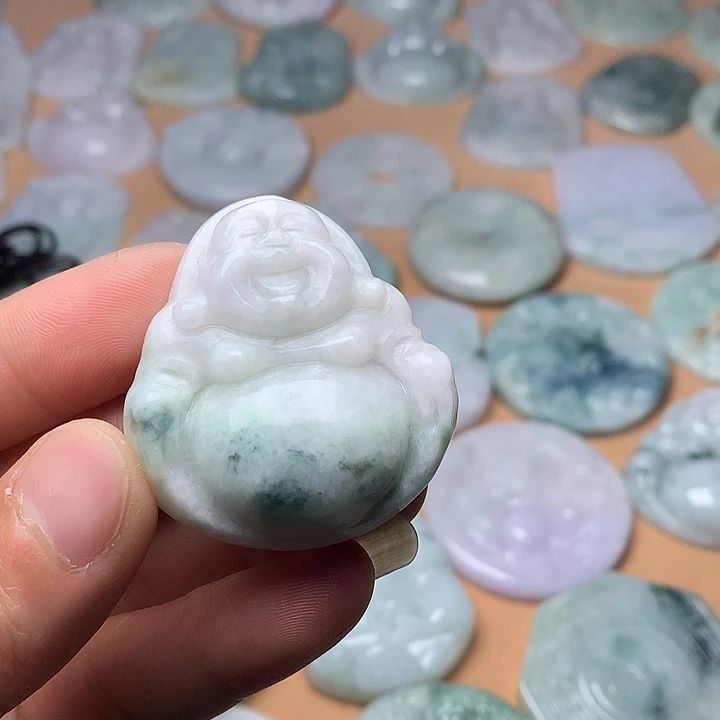 翡翠未镶嵌颈饰佛