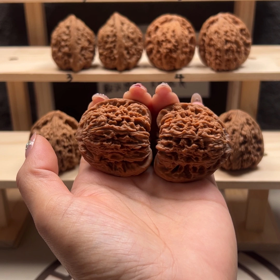 *****把件文玩核桃南疆43棱子微修生长线