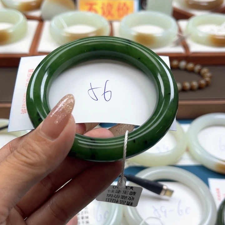 未镶嵌手镯和田玉J****6