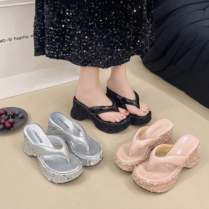 厚底增高夹脚人字拖鞋女夏外穿2025新款爆款配裙子坡跟沙滩凉拖鞋