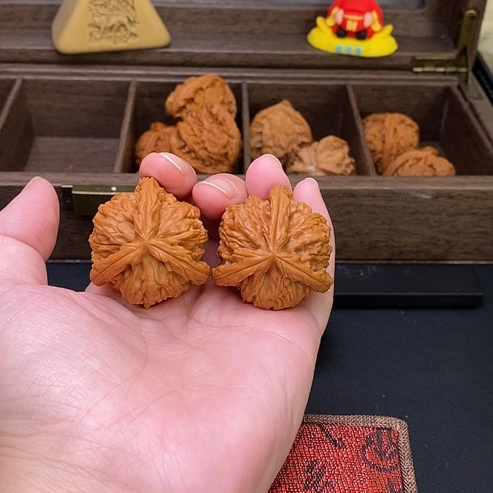 少***年把件文玩核桃白奔