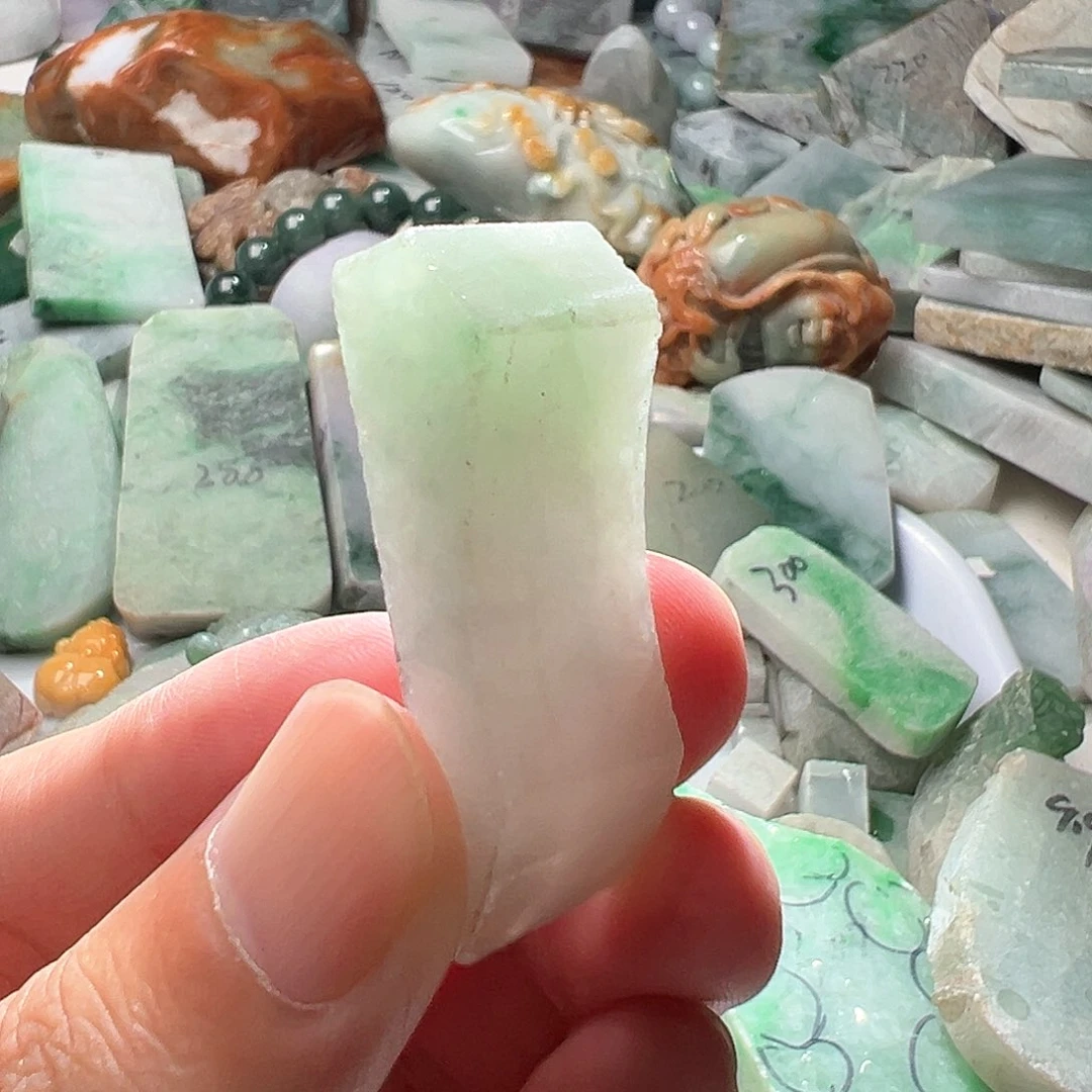 翡翠散珠翡翠原石片料