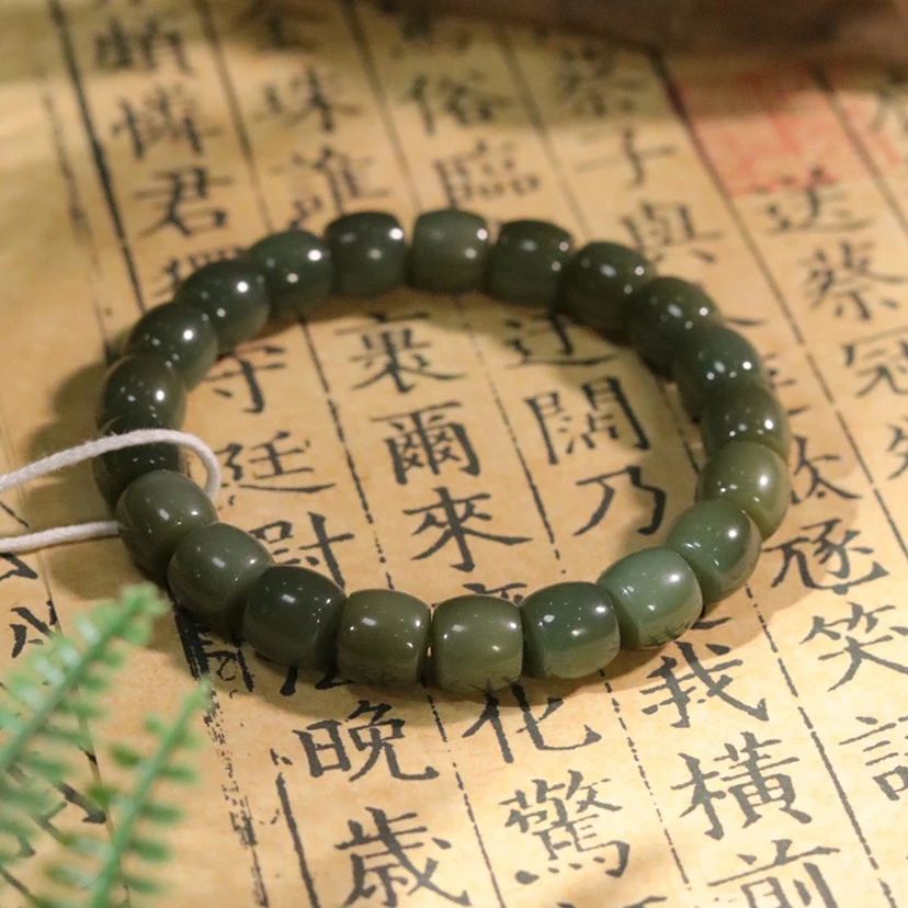 ZZ999026 和田玉沙枣青手串