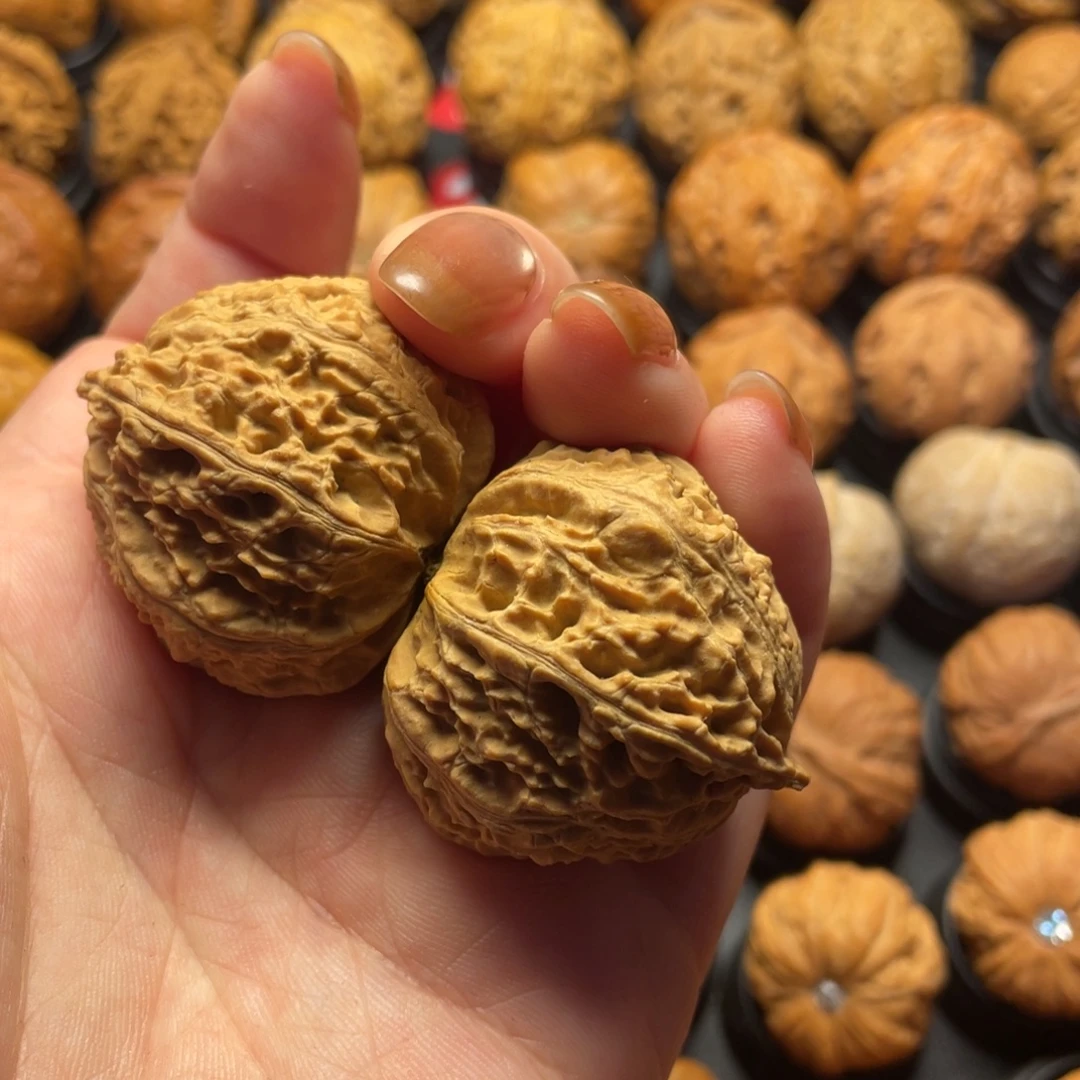 ****g把件文玩核桃核桃