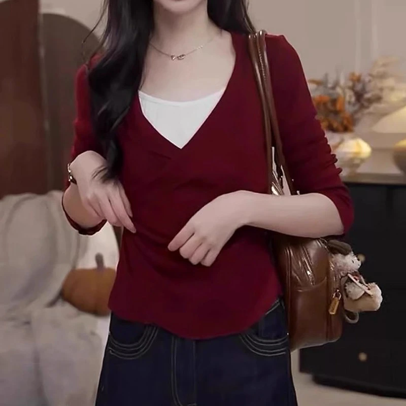 显瘦设计感辣妹打底上衣女秋季大码女装巨好看假两件撞色长袖t恤