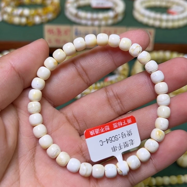 蜜蜡未镶嵌珠宝奇石