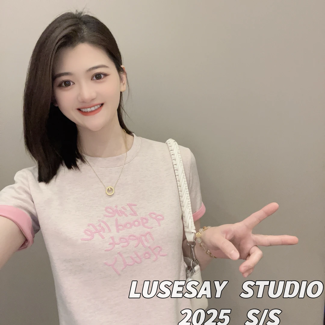 LUSESAY 双色面料字母刺绣 2025新款 短袖T恤女百搭时尚上衣