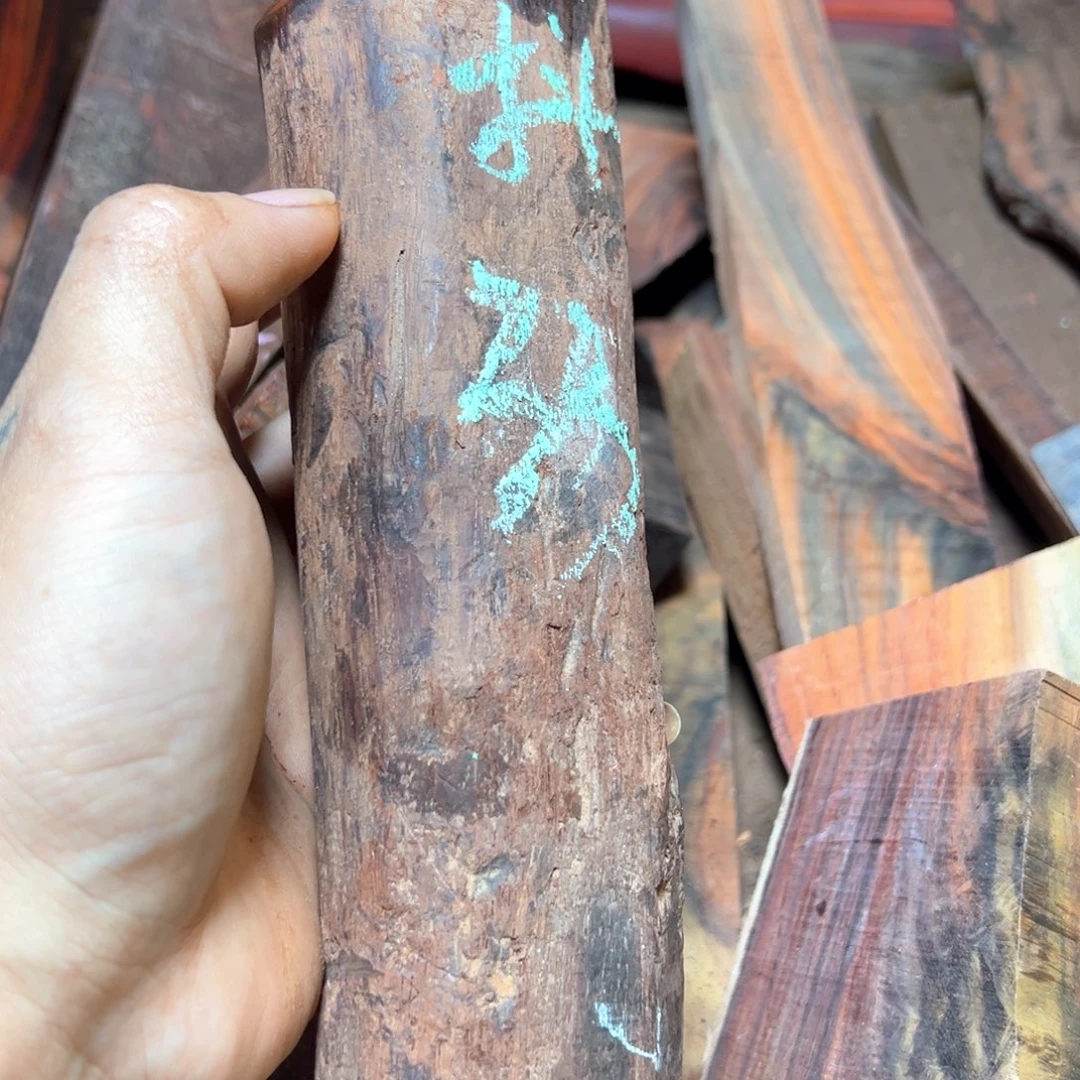 抖***擞交趾黄檀（大红酸枝）