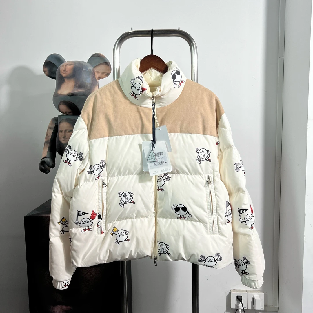 未使用 MONCLER 涂鸦helvetios羽绒服 2201尺码3 衣长67
