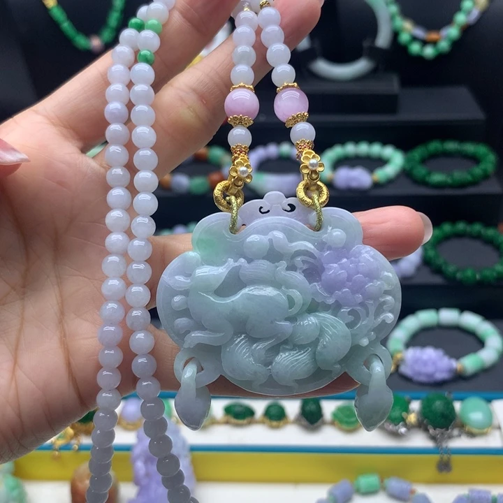 翡翠未镶嵌颈饰翡翠九尾狐